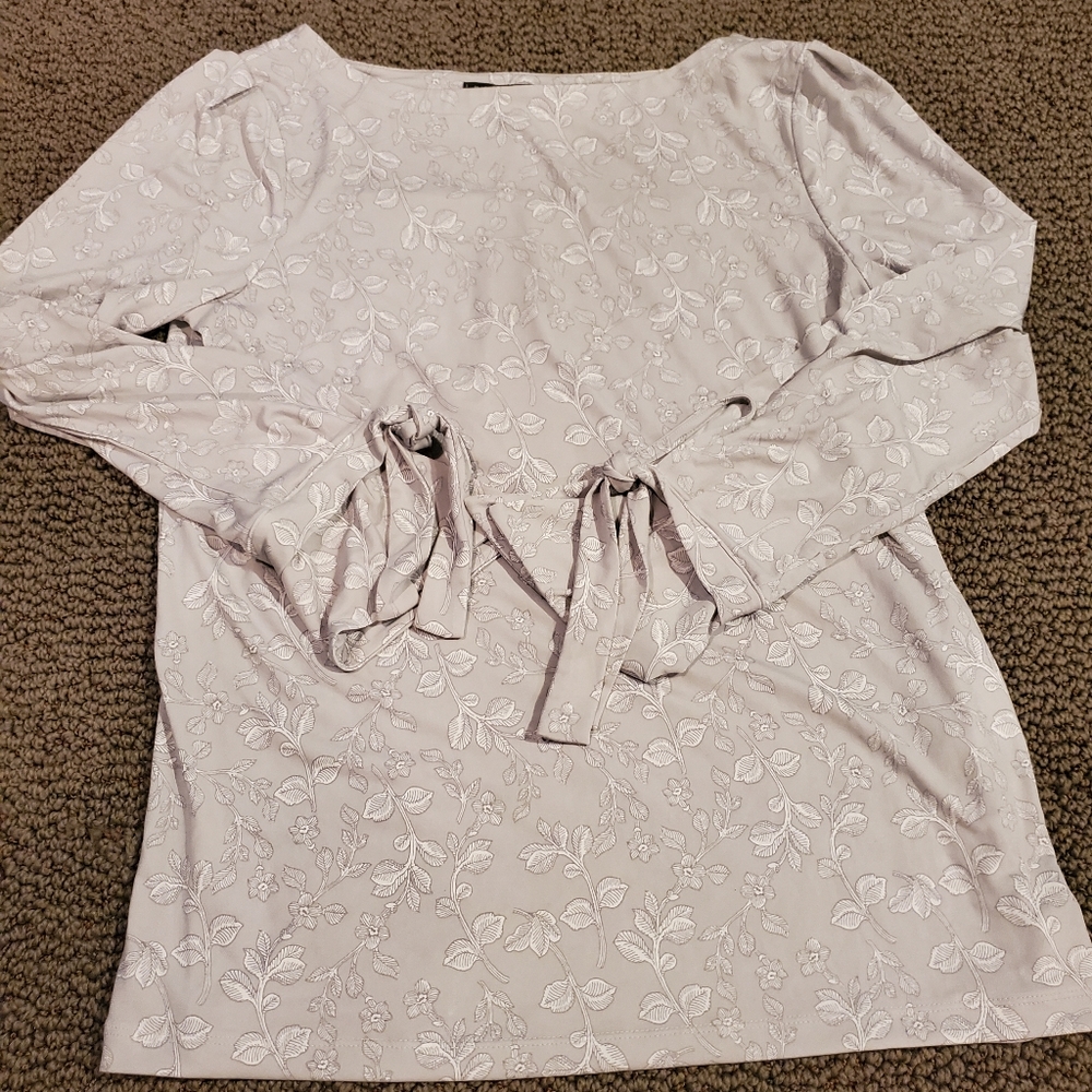 Silky draping Grey print blouse